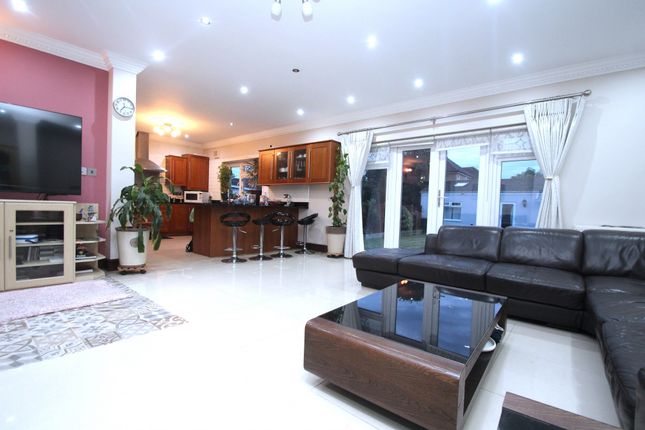 212 Oaks Lane,, 212, Illford photo 2