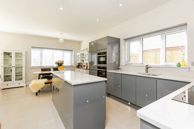 2, Hoadley Avenue, Burgess Hill photo 3