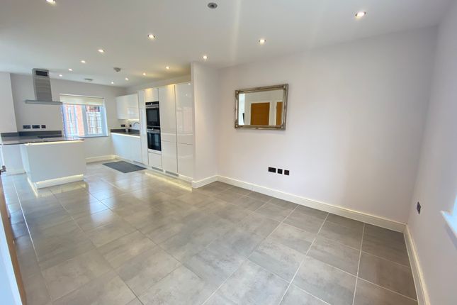 110, Terlings Avenue, HARLOW photo 2