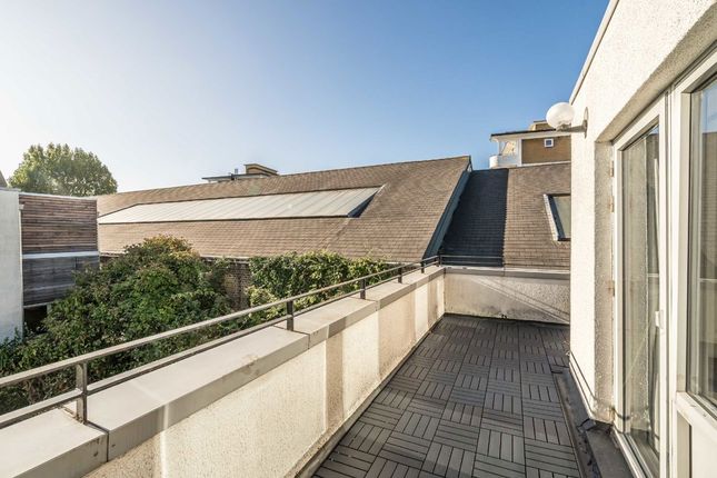 12, Rush Common Mews, London photo 3