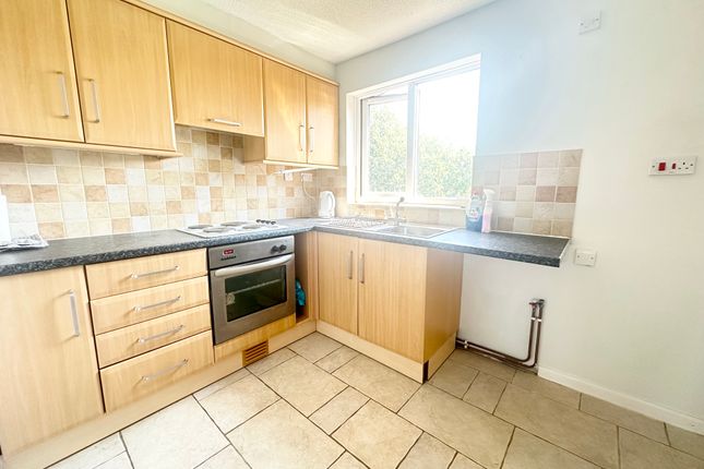 27, Gloucester photo 2