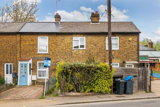 Cottage to rent in Hawks Road, Norbiton, Kingston Upon Thames