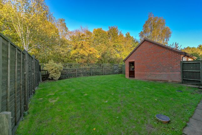 Thumbnail Detached house for sale in Bignell Croft, Loughton