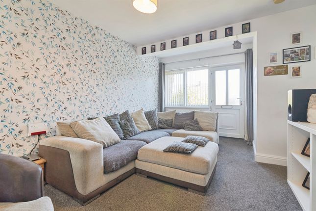 15, Meadow Park Drive, Pudsey photo 2