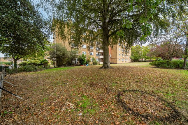 Flat 13, Paynell Court,, Lawn Terrace, London photo 3