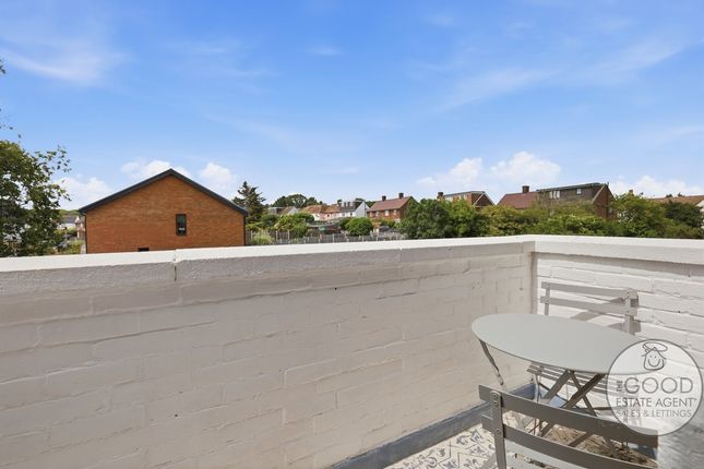 6, Roxwell House, Loughton photo 4