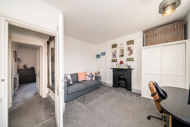 Flat 7, Newton Mansions, Queen's Club Gardens, London photo 2