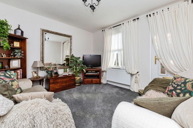 165, High Street, Bedfordshire photo 4