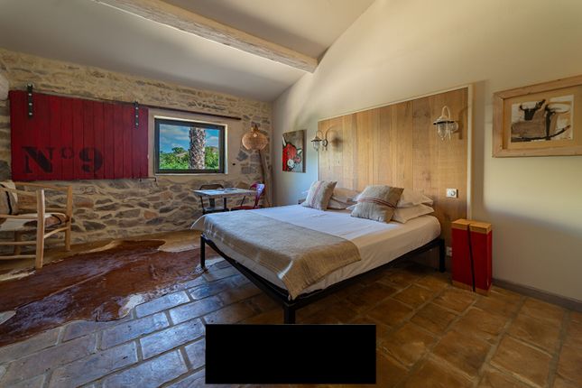 Villa for sale in St Laurent d Aigouze, Uzes Area, Provence - Var