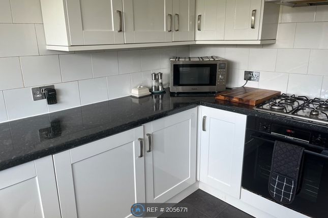 Flat to rent in Winchester Road, Bromley