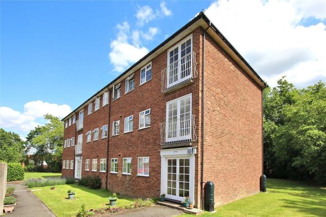 Flat to rent in Midhope Close, Woking