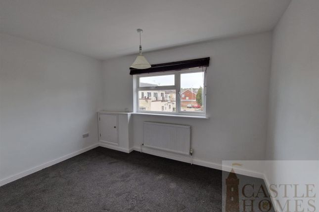 Flat to rent in St. Peters Street, First Floor, Lowestoft