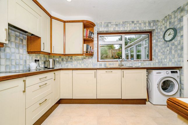 56, Walnut Grove, Hemel Hempstead photo 4