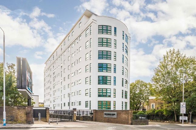 2-bed house on Flat 18, Rivers House, Aitman Drive, London, £2,300/mo