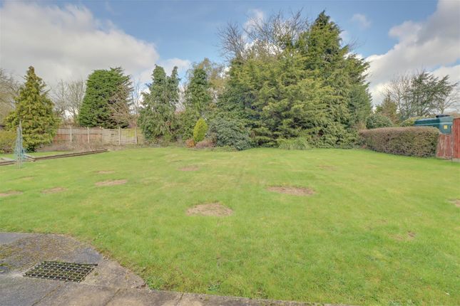 Detached bungalow for sale in East Hanningfield Road, Rettendon Common, Chelmsford