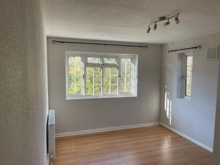 Flat, Lyndhurst Court, Churchfields, LONDON photo 4