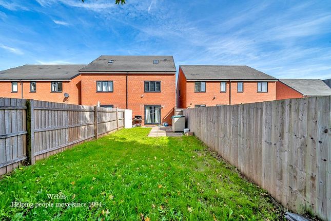 19, Bluebell Crescent, Walsall photo 4