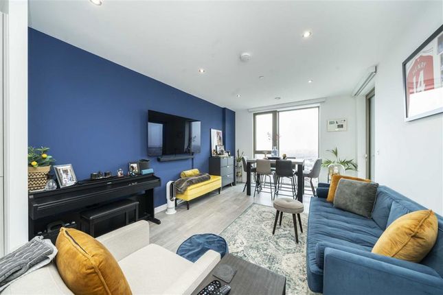 Flat for sale in Stockwell Road, London