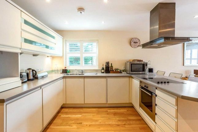 Flat 5, 110, Transcend, Windsor photo 3