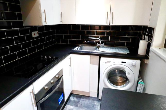 731, Parkfield Road, Wolverhampton photo 3