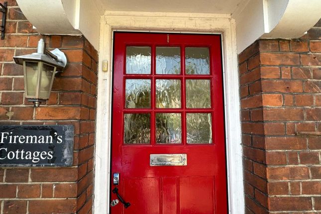 1, Meadowcourt Road, London photo 2