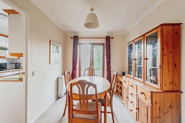 2, Bramble Walk, Redhill photo 4