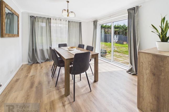 28, Rosedale Close, Crawley photo 4