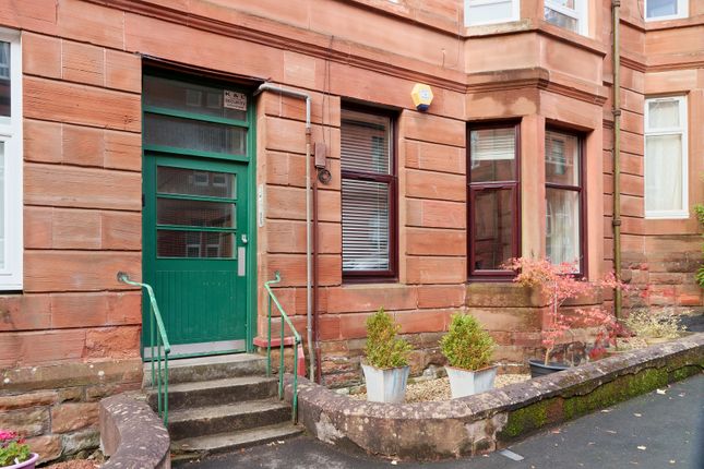 1-bed flat on 0/2 8, Townhead Terrace, Paisley, £95,000