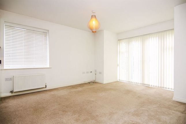 32 Milbourne House, Collis Close, Burntwood photo 4