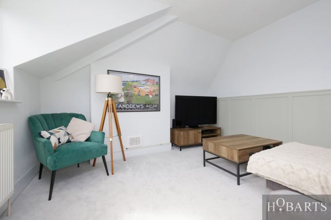 Flat for sale in Stapleton Hall Road, London