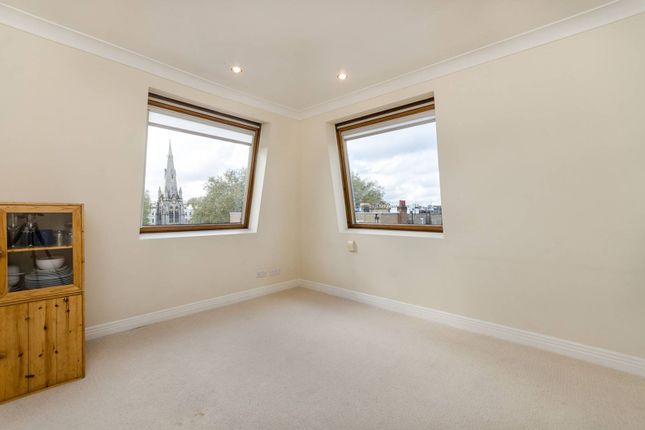 Flat to rent in Courtfield Road, South Kensington, London