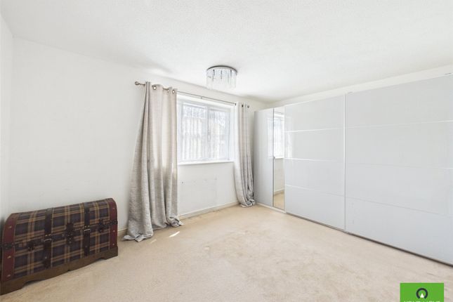 28, Bancroft Chase, Hornchurch photo 3