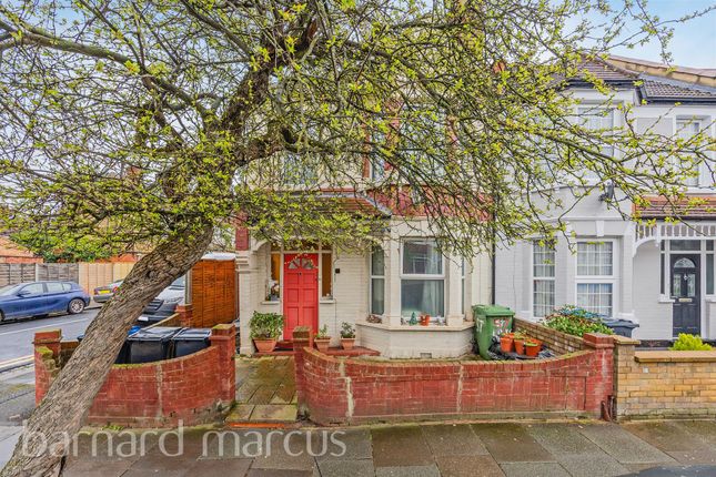 End terrace house for sale in Links Road, London