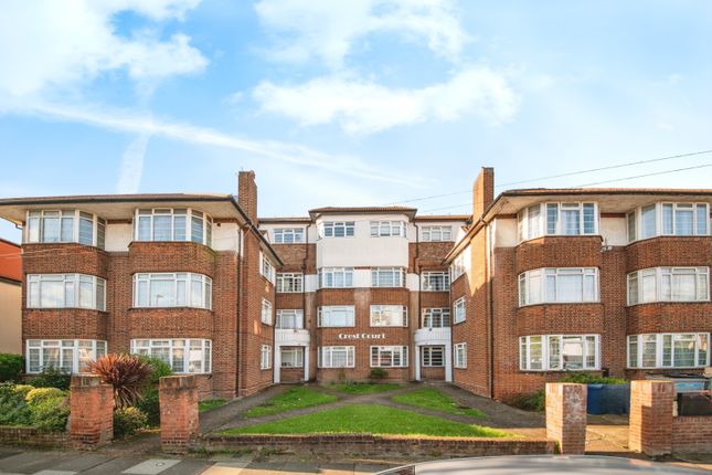 Thumbnail Flat for sale in Crest Court, London