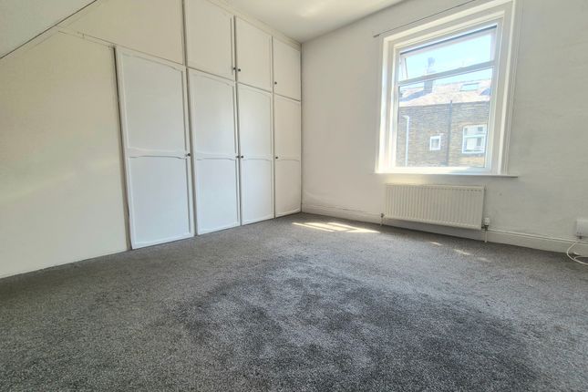 15, Oxford Street, SOWERBY BRIDGE photo 5