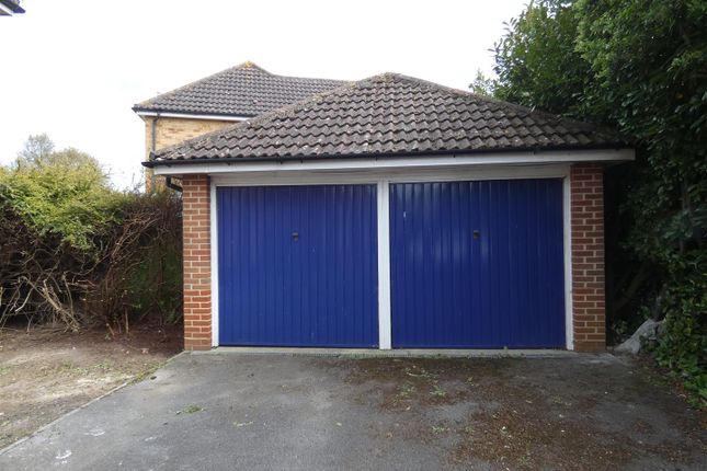 68, Moor Furlong, Slough photo 2