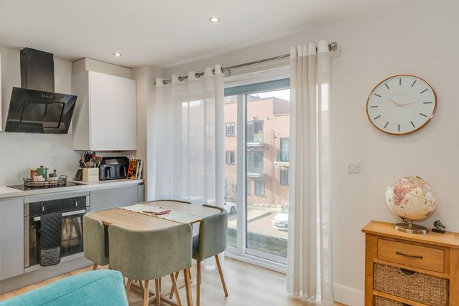 Apt 4, Lemont House, Sheffield photo 3