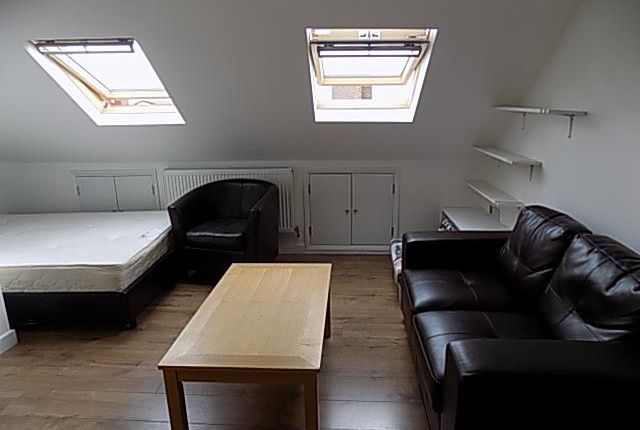Thumbnail Studio to rent in Vincent Road, West Green, London