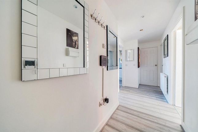 99 Shakespeare Road, London photo 3