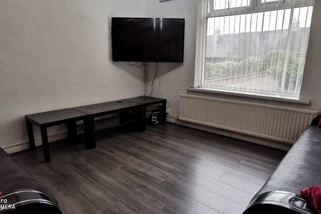 48 St. Leonards Grove, Bradford photo 3