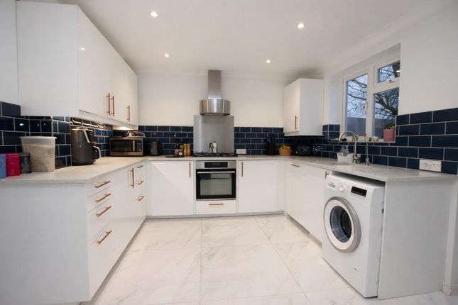 32, Lemsford Court, Borehamwood photo 2