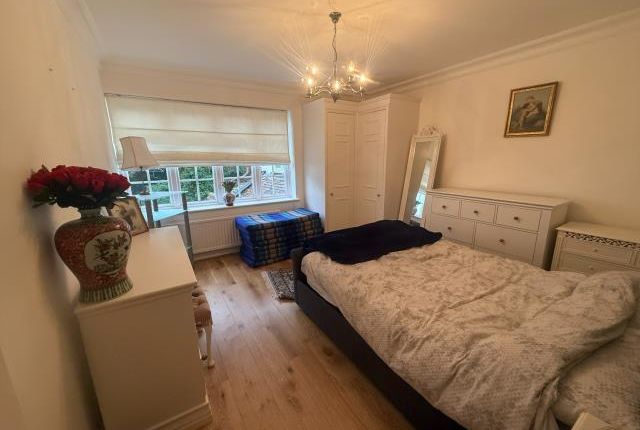 73, Ivy Drive, Lightwater photo 3