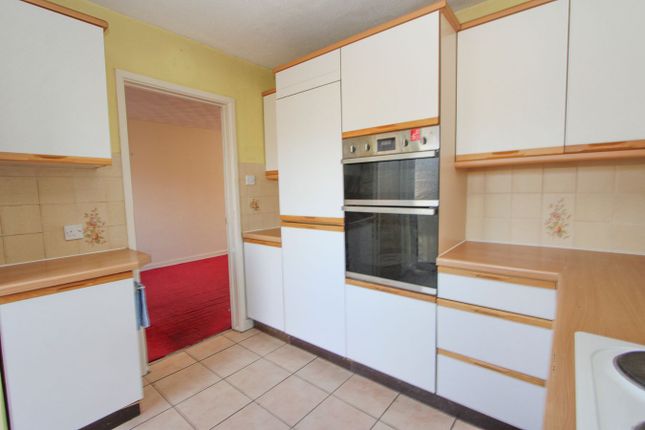 275, Dovecote, Yate photo 4