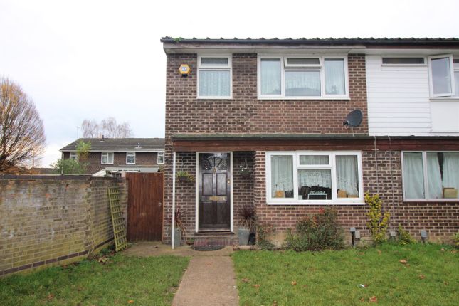 Terraced house to rent in Narromine Drive, Calcot, Reading