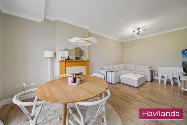 Flat 1, Gillies Court, N21 photo 2