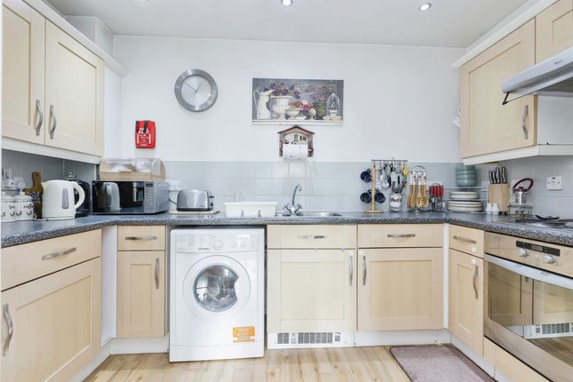 Flat for sale in Barnsdale Close, Loughborough