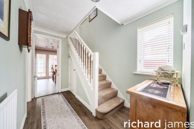 39, Elsham Way, Swindon photo 2