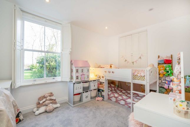 Flat for sale in Stanhope Road, London