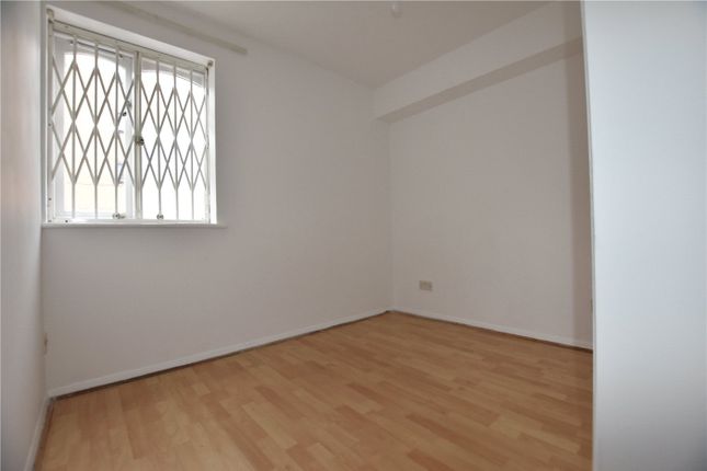 Flat 118, Inwen Court,, Grinstead Road, London photo 4