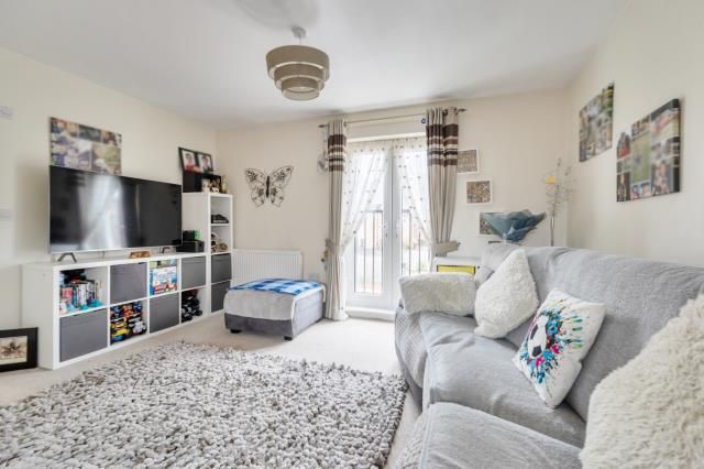 Flat 5, 11, Waterers Way, Bagshot photo 4
